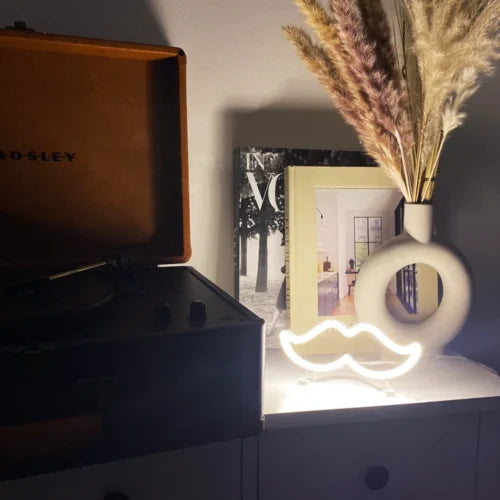 Letrero de Neón LED de Escritorio con Bigote